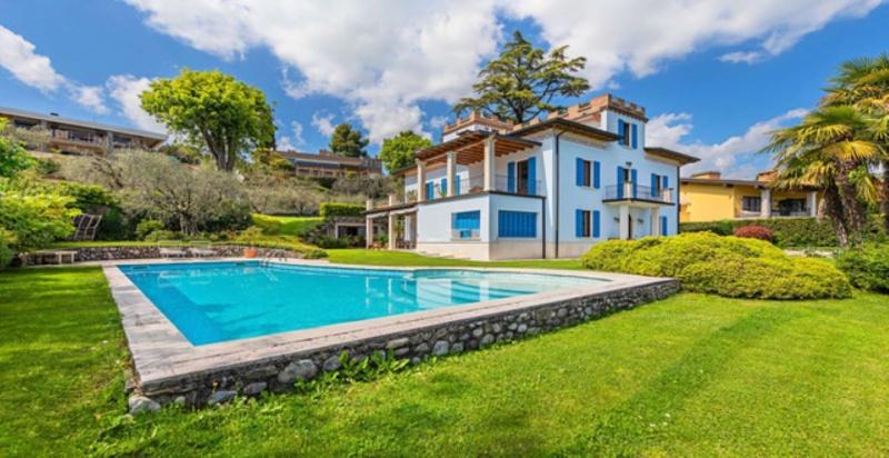 Villa im Jugendstil mit Seeblick in Padenghe mit Schwimmbad