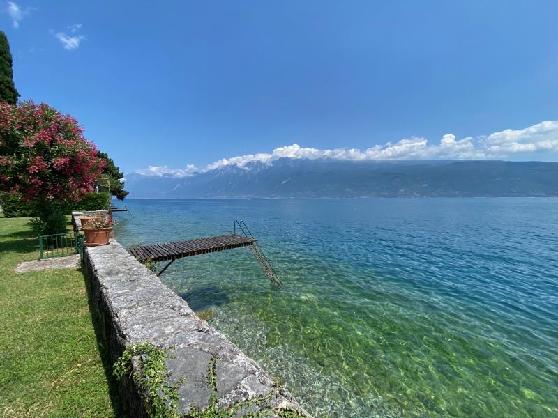 Villa direkt am See zum Verkauf in Gargnano